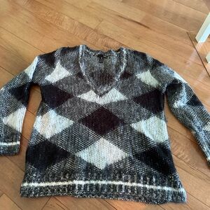 Black white and grey sweater with 3-4 sleeves
